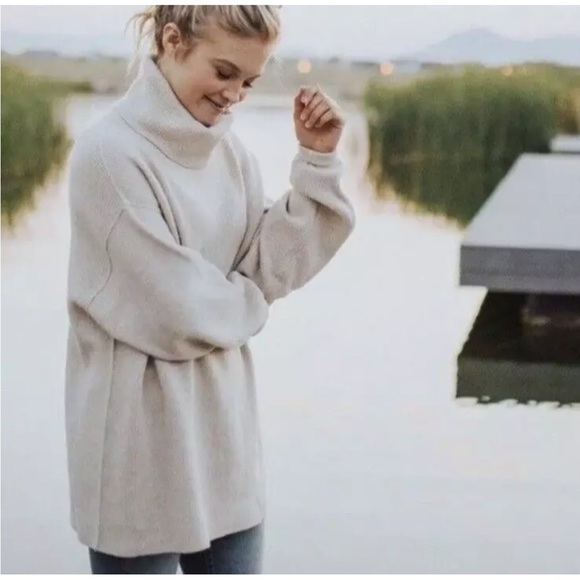 Free People Softly Structured Oversize Ribbed Knit Turtleneck Tunic Sweater S - Picture 8 of 9